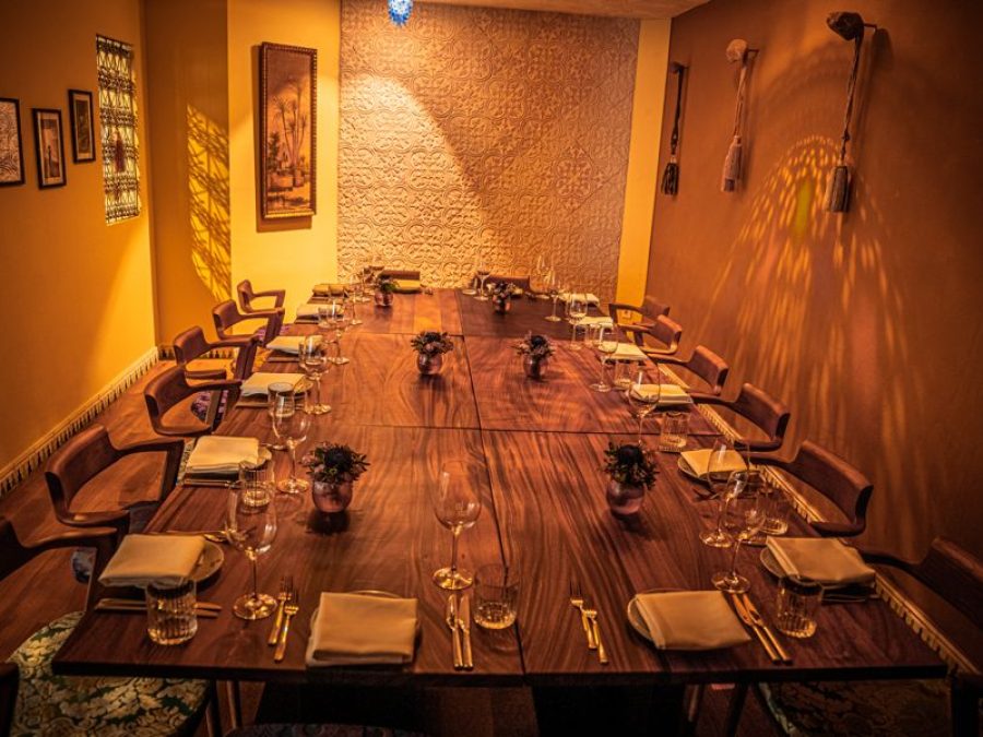 Lange Tafel in einem der sieben Räume des ALDAR Münster